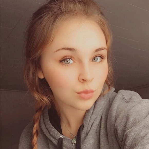 Meet your Posher, Olivia - Picture 1 of 1